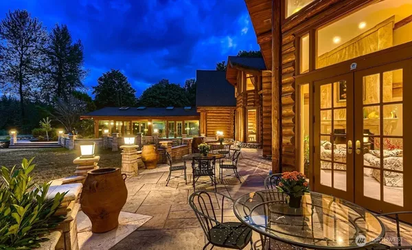 a view of an outdoor space