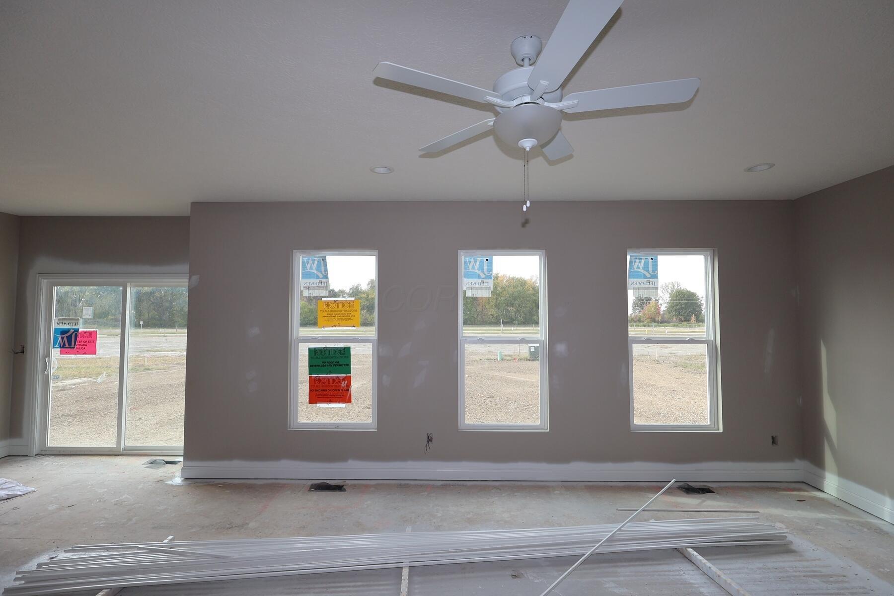 1674 Stinson Road Delaware, OH 43015 - Photo 4 of 20 Living Room