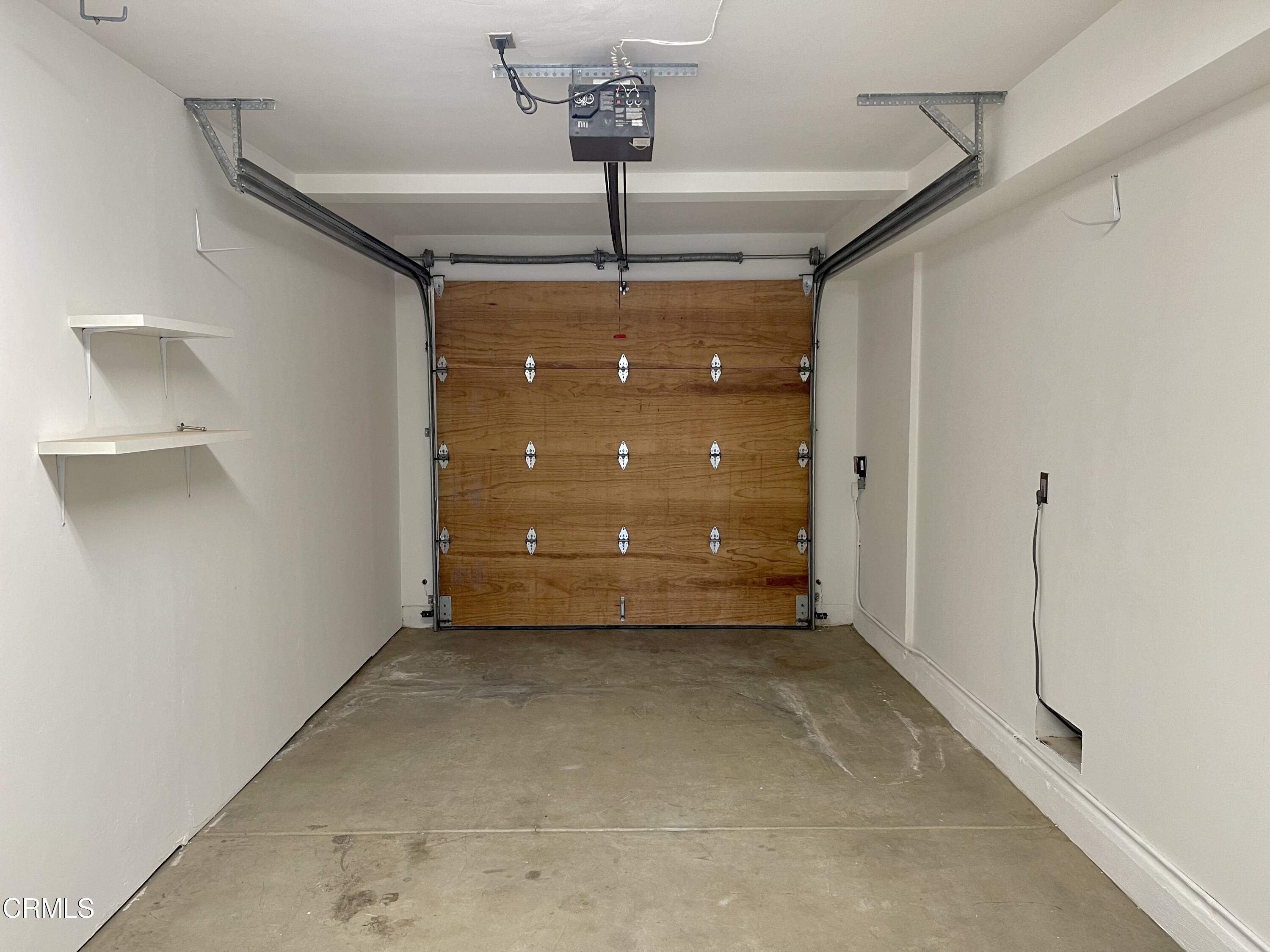 333 Lakeshore Drive, Unit LOWR Oxnard, CA 93035 - Photo 18 of 23 Garage