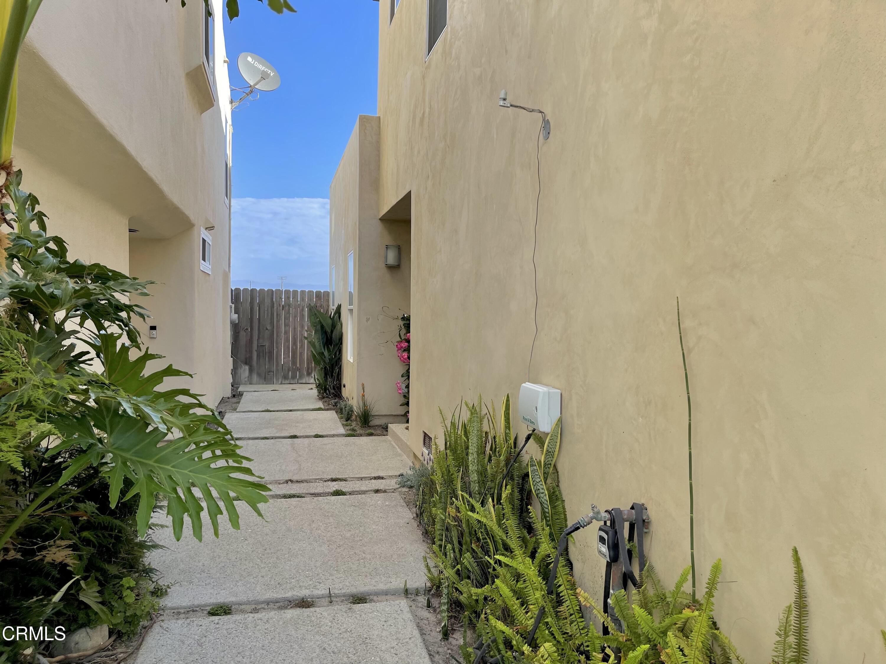 333 Lakeshore Drive, Unit LOWR Oxnard, CA 93035 - Photo 2 of 23 Front walk