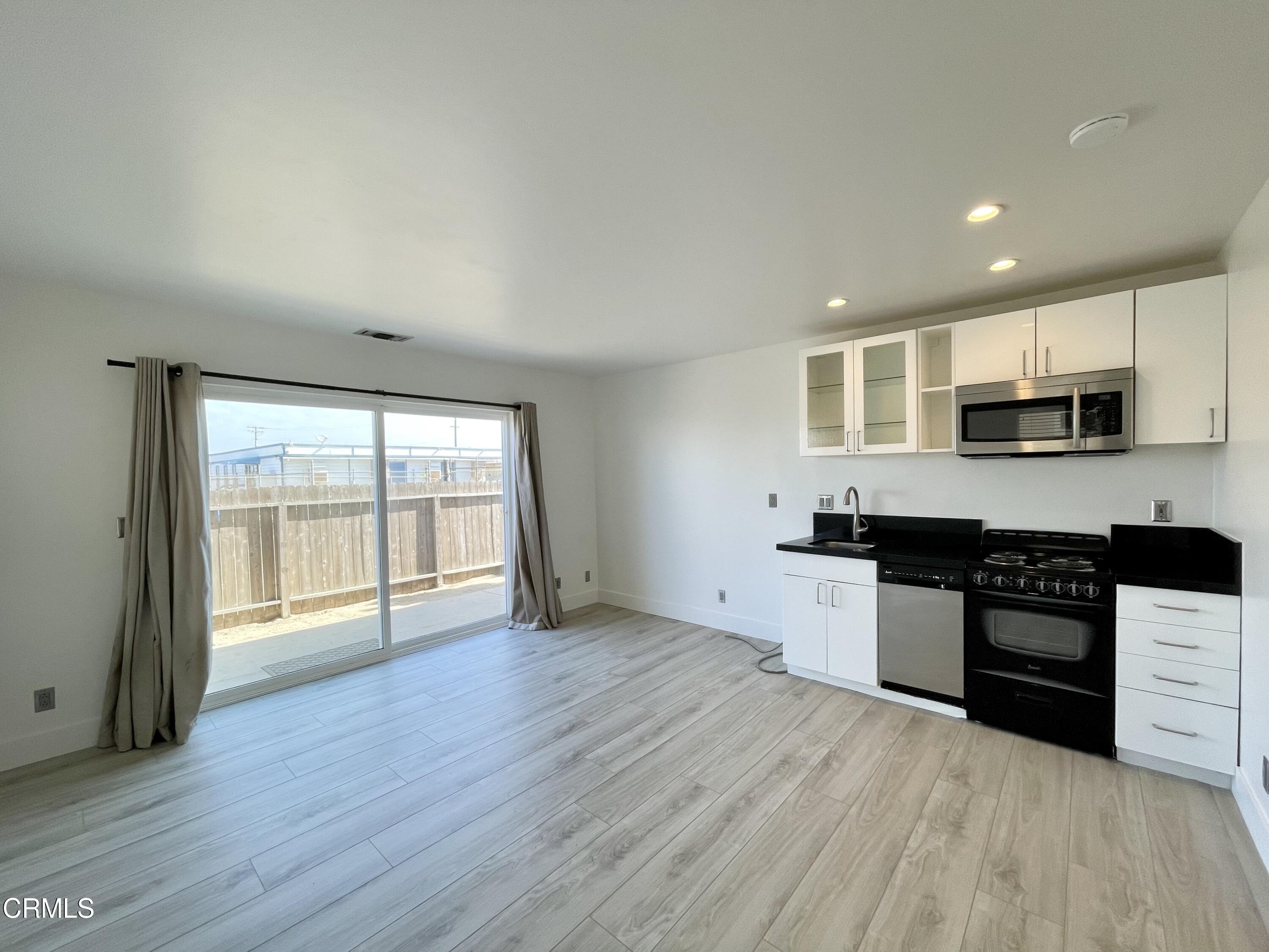 333 Lakeshore Drive, Unit LOWR Oxnard, CA 93035 - Photo 5 of 23 Kitchen/living room with slider