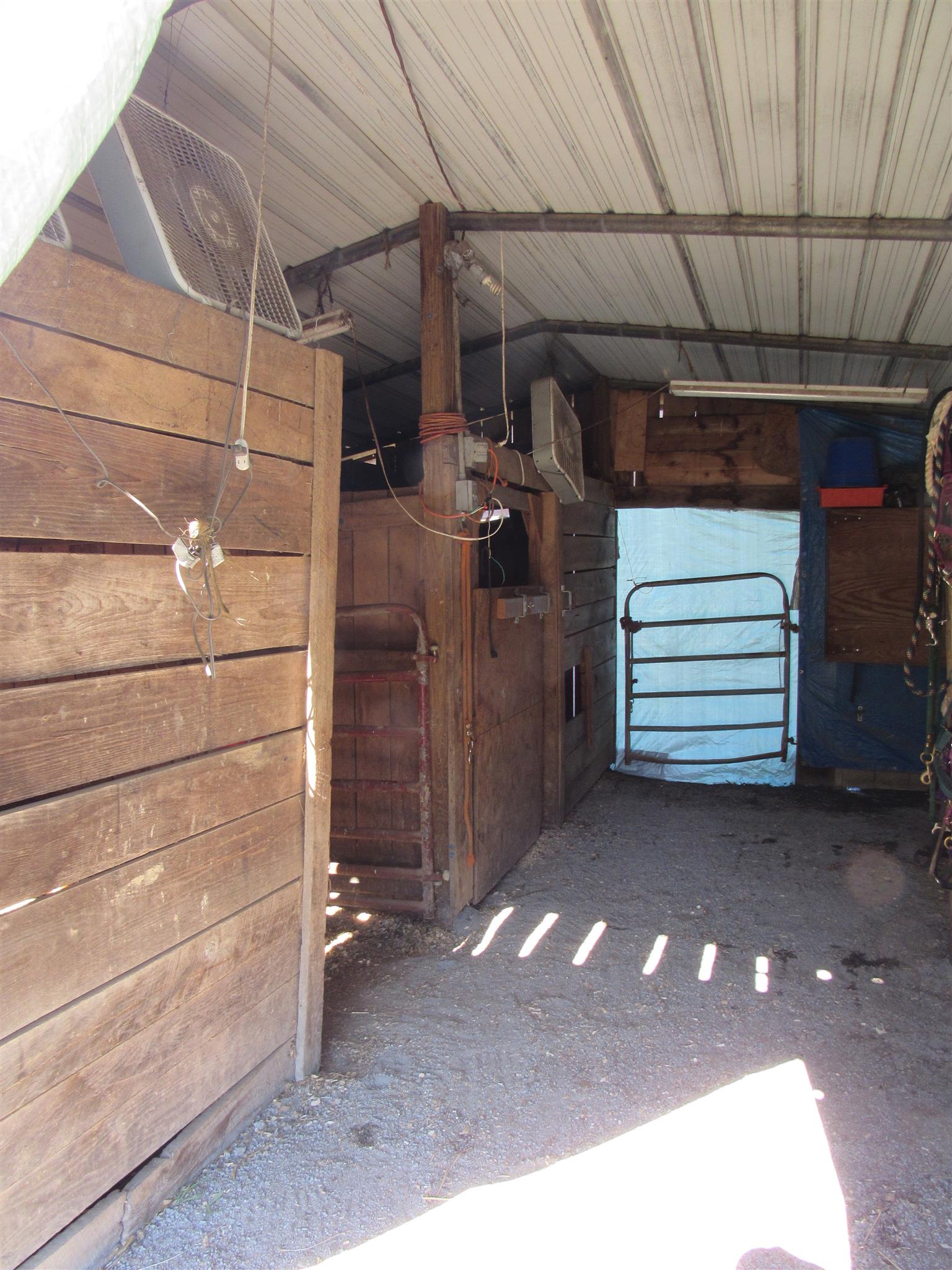 307 Butler Road Portland, TN 37148 - Photo 4 of 21 a view of a garage