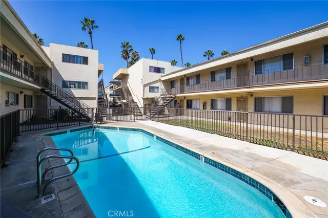 $1,995 | 3430 Elm Avenue, Unit 2, Long Beach, CA 90807