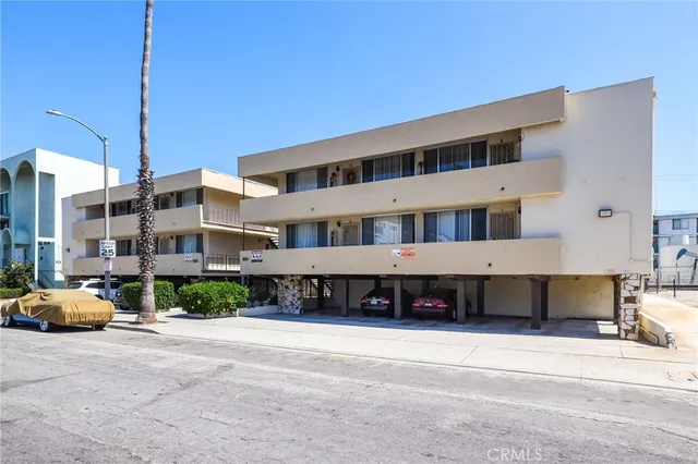 $1,995 | 3430 Elm Avenue, Unit 2, Long Beach, CA 90807