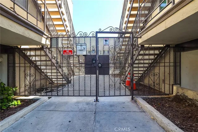 $1,995 | 3430 Elm Avenue, Unit 2, Long Beach, CA 90807