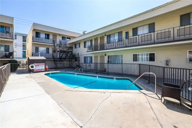 $1,995 | 3430 Elm Avenue, Unit 2, Long Beach, CA 90807