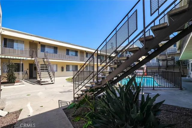 $1,995 | 3430 Elm Avenue, Unit 2, Long Beach, CA 90807