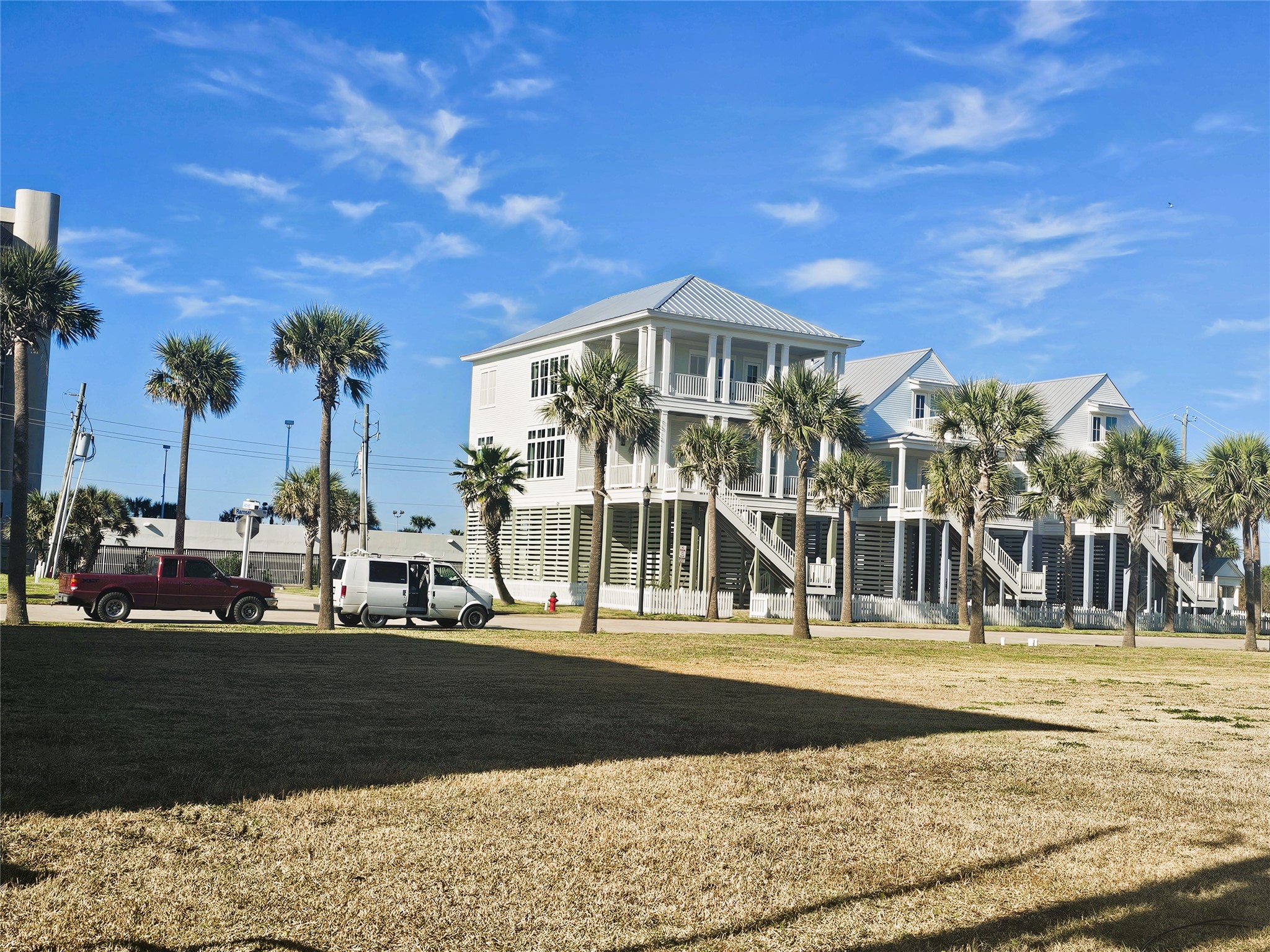 722-726 Ramsar Road Galveston, TX 77550 - Photo 7 of 9 a view of a large building
