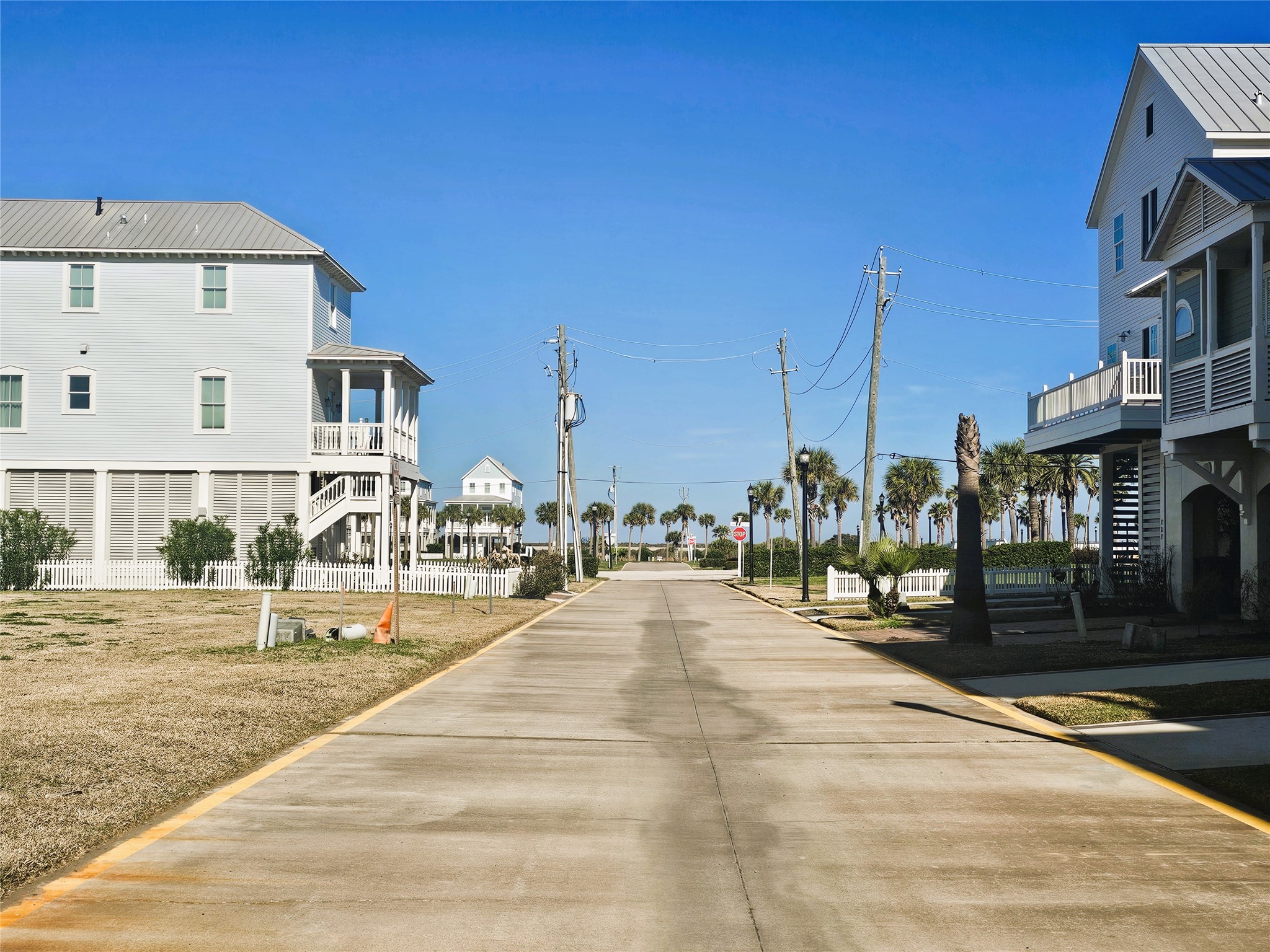 722-726 Ramsar Road Galveston, TX 77550 - Photo 8 of 9 a building with view of street
