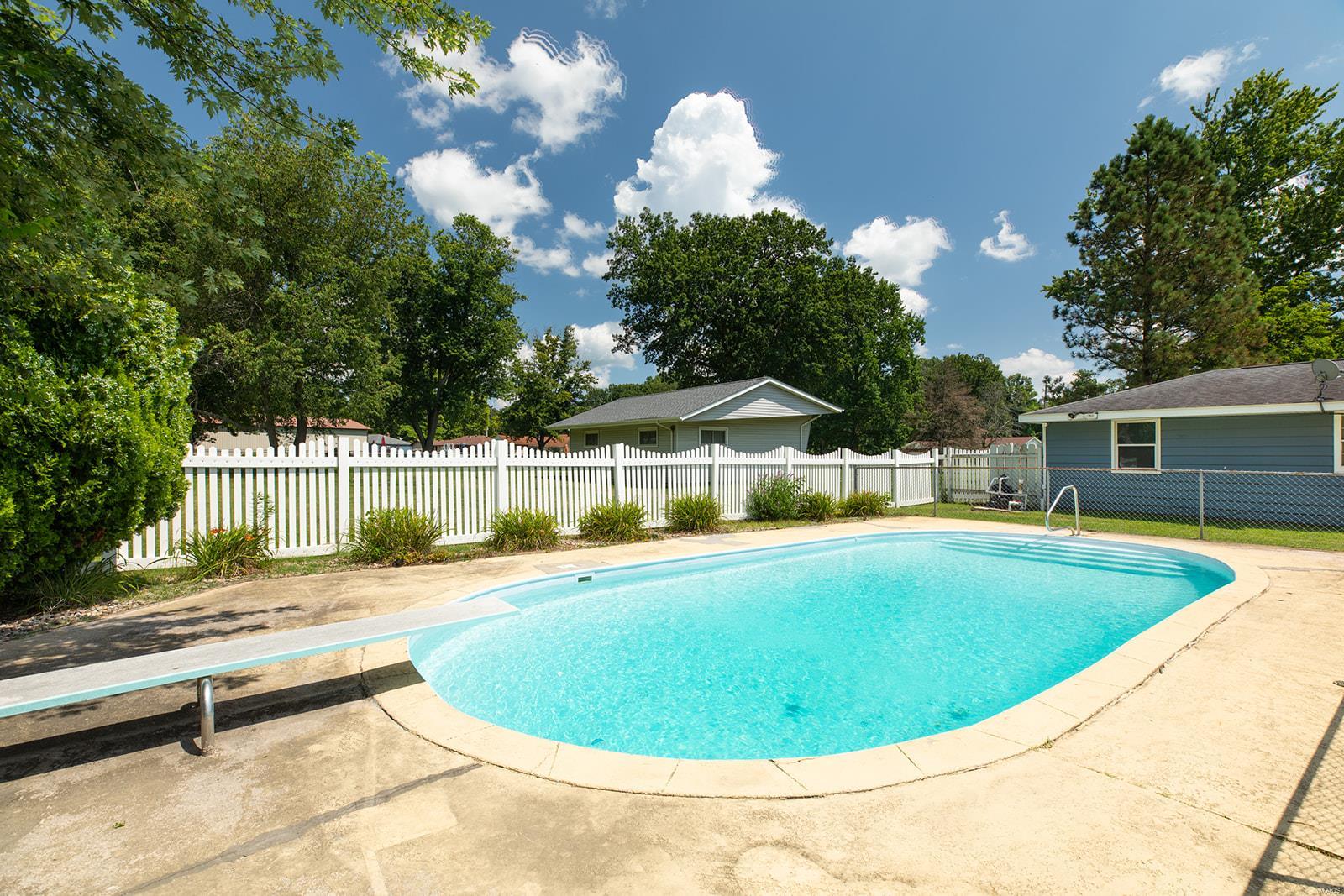 250 Hi Pointe Place East Alton, IL 62024 - Photo 2 of 38