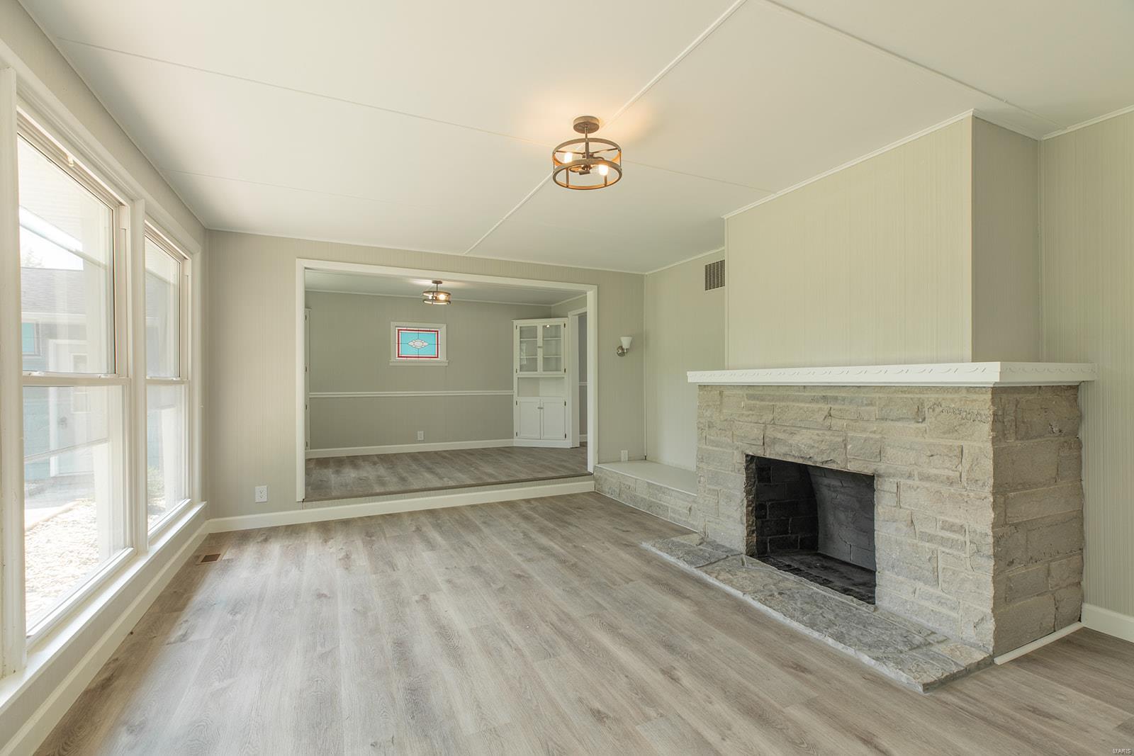 250 Hi Pointe Place East Alton, IL 62024 - Photo 5 of 38