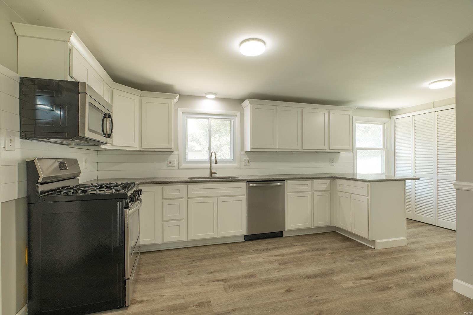 250 Hi Pointe Place East Alton, IL 62024 - Photo 8 of 38