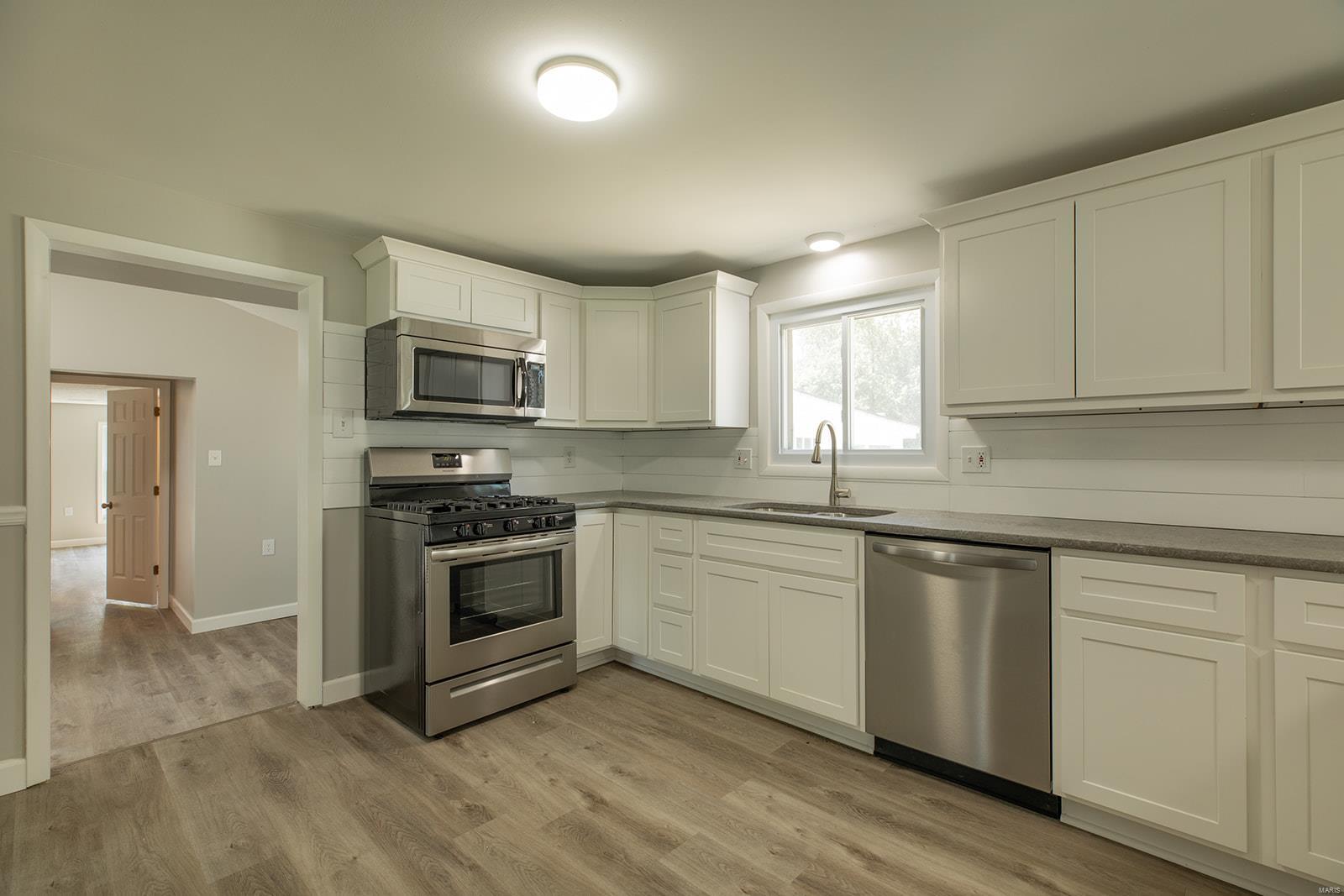 250 Hi Pointe Place East Alton, IL 62024 - Photo 9 of 38