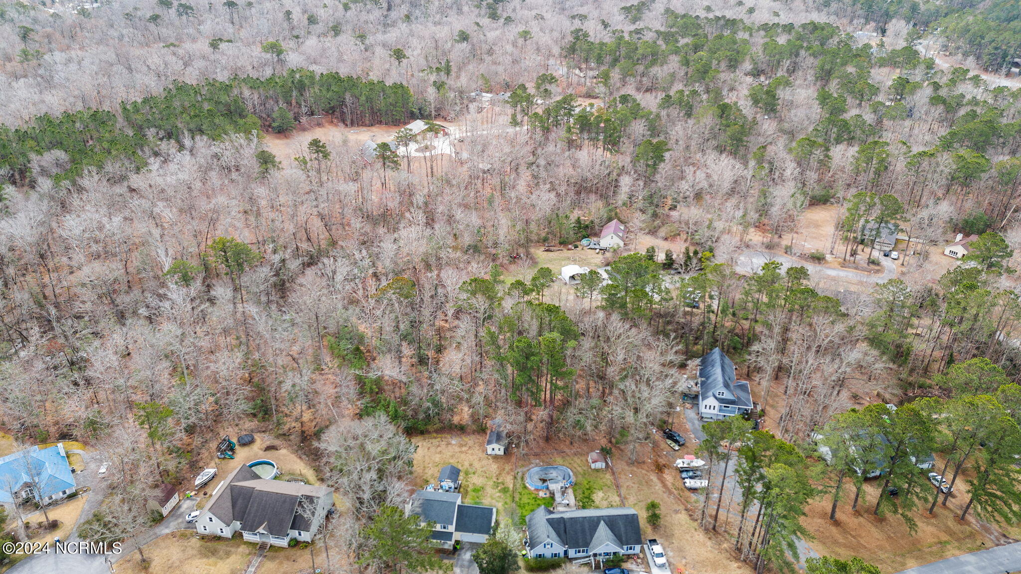 203 Huntcliff Road New Bern, NC 28560 - Photo 12 of 18 12-web-or-mls-DJI_20240227110245_0579_D