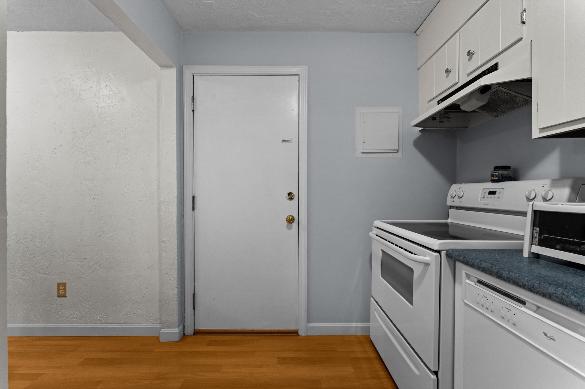23 Erick Road, Unit 19 Mansfield, MA 02048 - Photo 5 of 19 Gallery Image 5