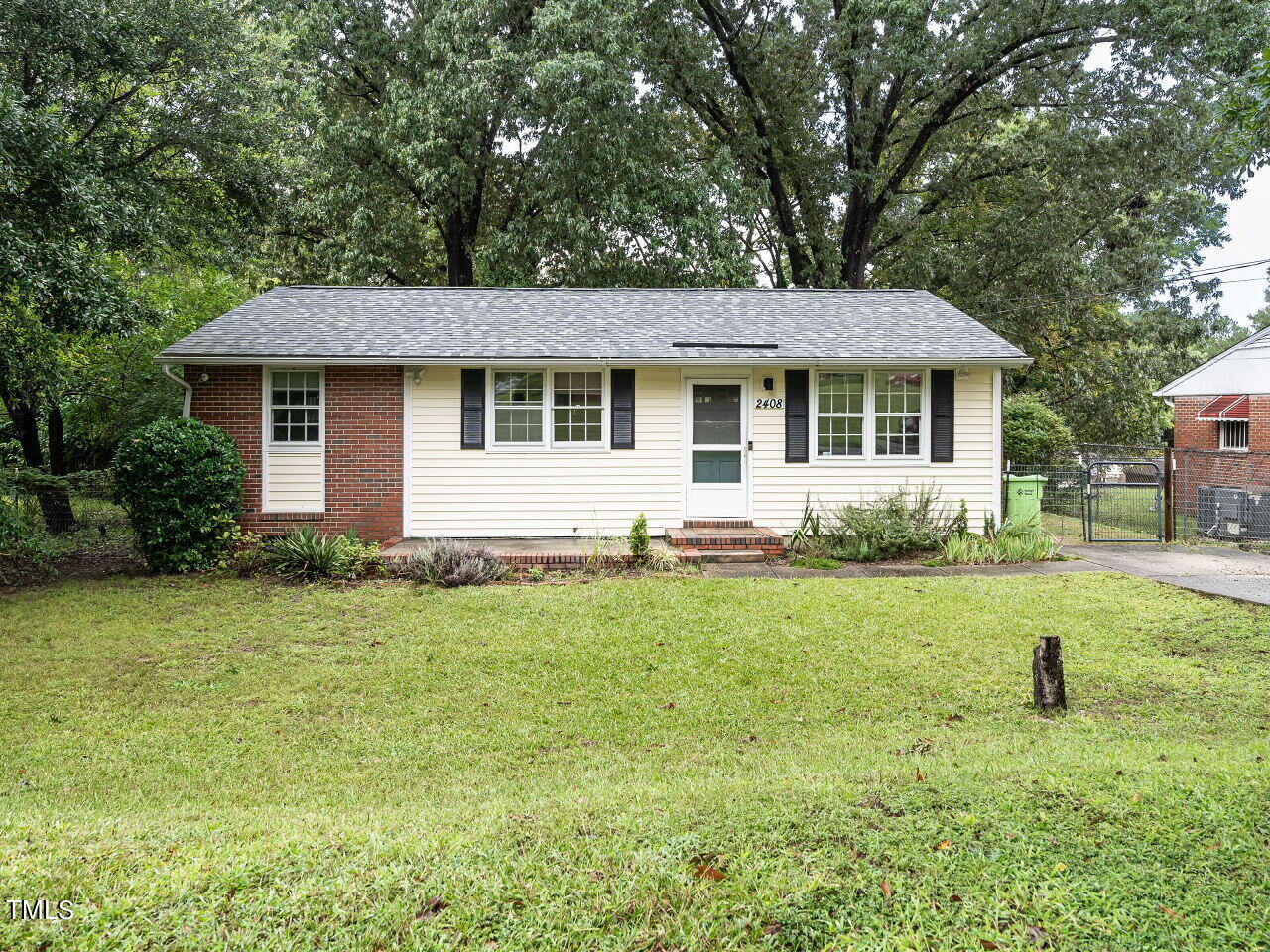 2408 Fitzgerald Drive Raleigh, NC 27610 - Photo 3 of 26 001-1280x960-2408-fitzgerald-drive