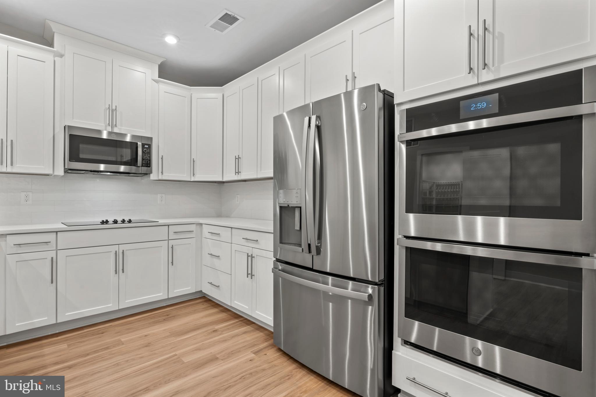 1704 Bandit Loop, Unit 20A Reston, VA 20190 - Photo 19 of 42 KITCHEN