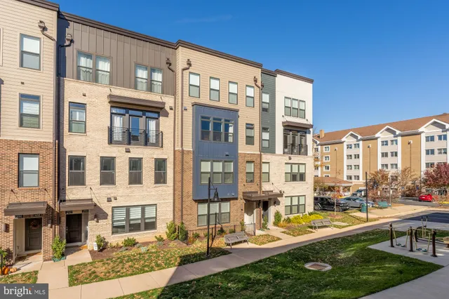 $3,500 | 1704 Bandit Loop, Unit 20A, Reston, VA 20190