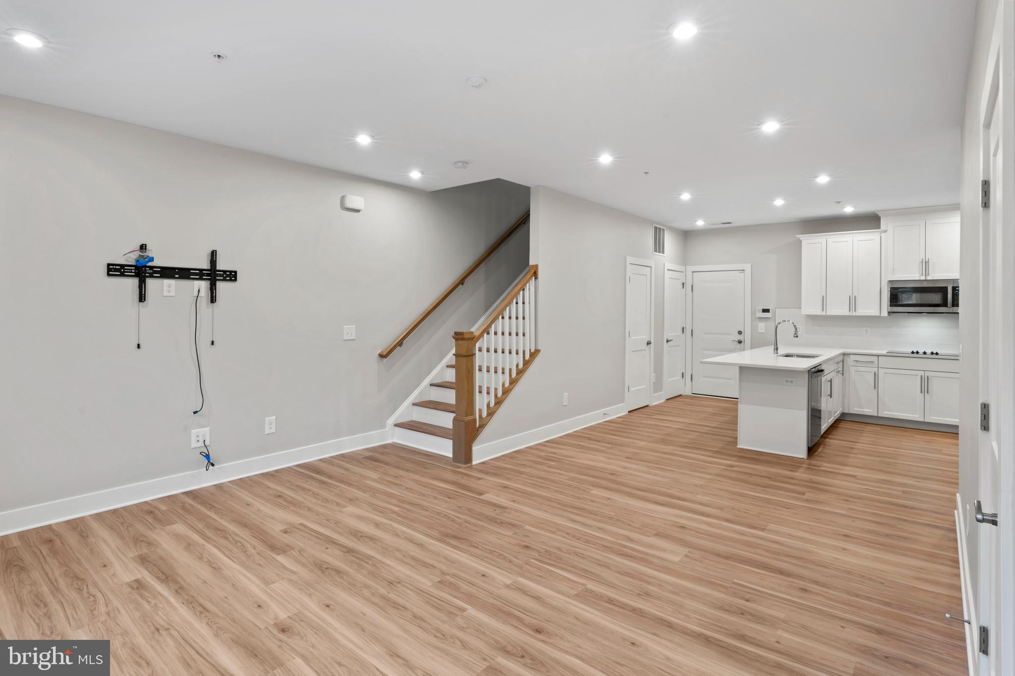 1704 Bandit Loop, Unit 20A Reston, VA 20190 - Photo 10 of 42 LIVING ROOM