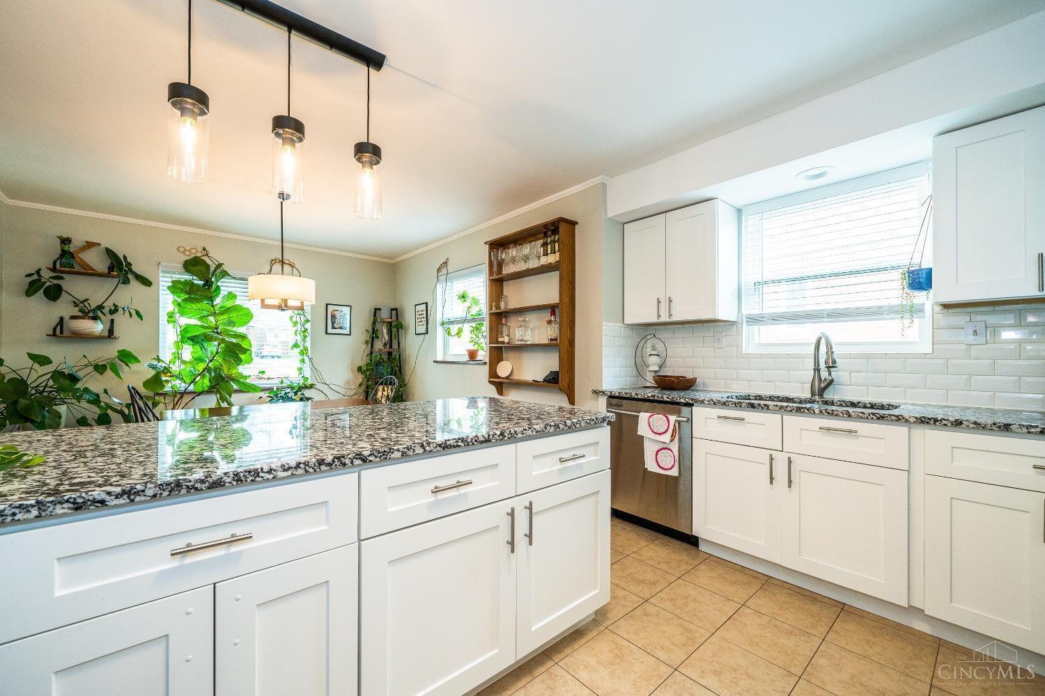 6624 Plainfield Road Silverton, OH 45236 - Photo 14 of 41