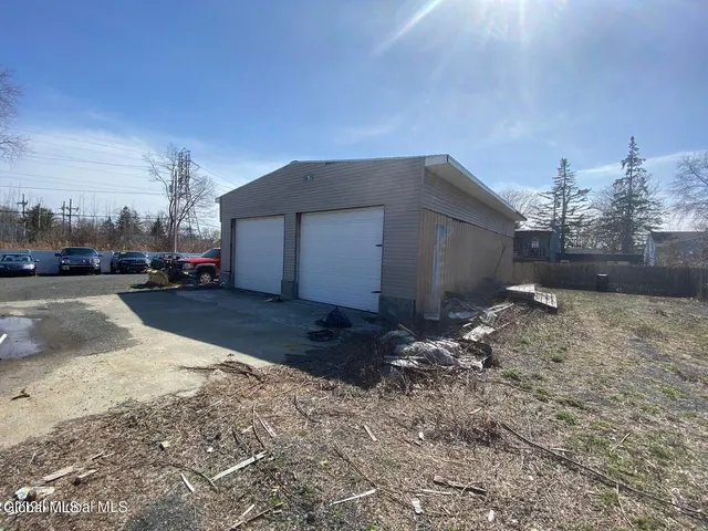 $1,100,000 | 2 Undine Street, Colonie, NY 12205