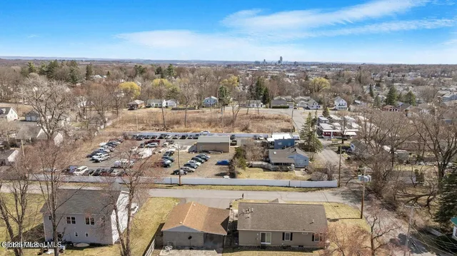 $1,100,000 | 2 Undine Street, Colonie, NY 12205