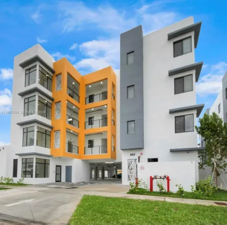 $2,300 | 853 East 24th Street, Unit 304, Hialeah, FL 33013