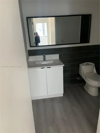 $2,300 | 853 East 24th Street, Unit 304, Hialeah, FL 33013