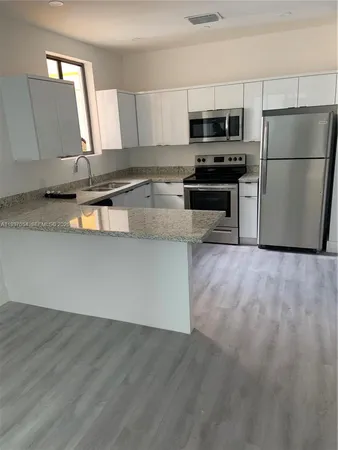 $2,300 | 853 East 24th Street, Unit 304, Hialeah, FL 33013
