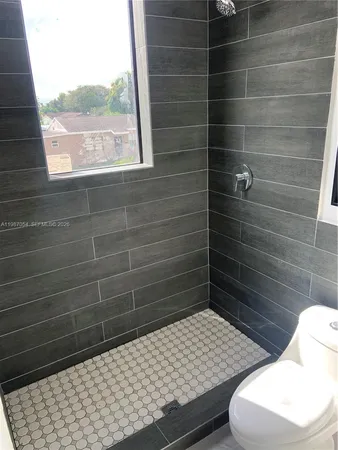 $2,300 | 853 East 24th Street, Unit 304, Hialeah, FL 33013