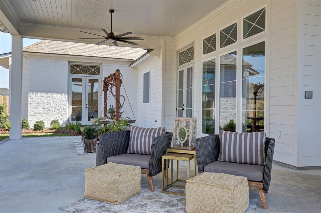 414 Cross Ridge Shreveport, LA 71106 - Photo 5 of 6 a view of a patio with couches and a potted plant