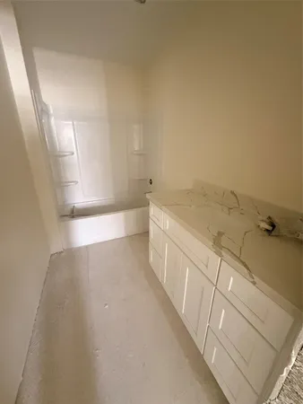 $2,150 | 708 Main Street, Pasadena, TX 77506