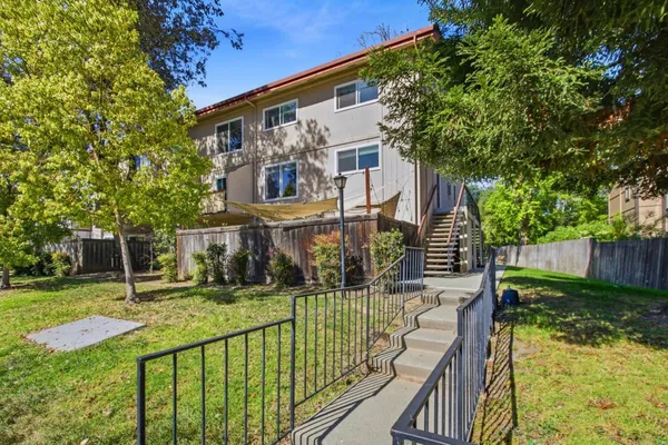 $1,100,000 | 701 North Rengstorff Avenue, Unit 20, Mountain View, CA 94043