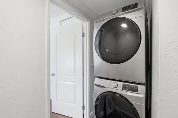 a close up view of a washer and dryer