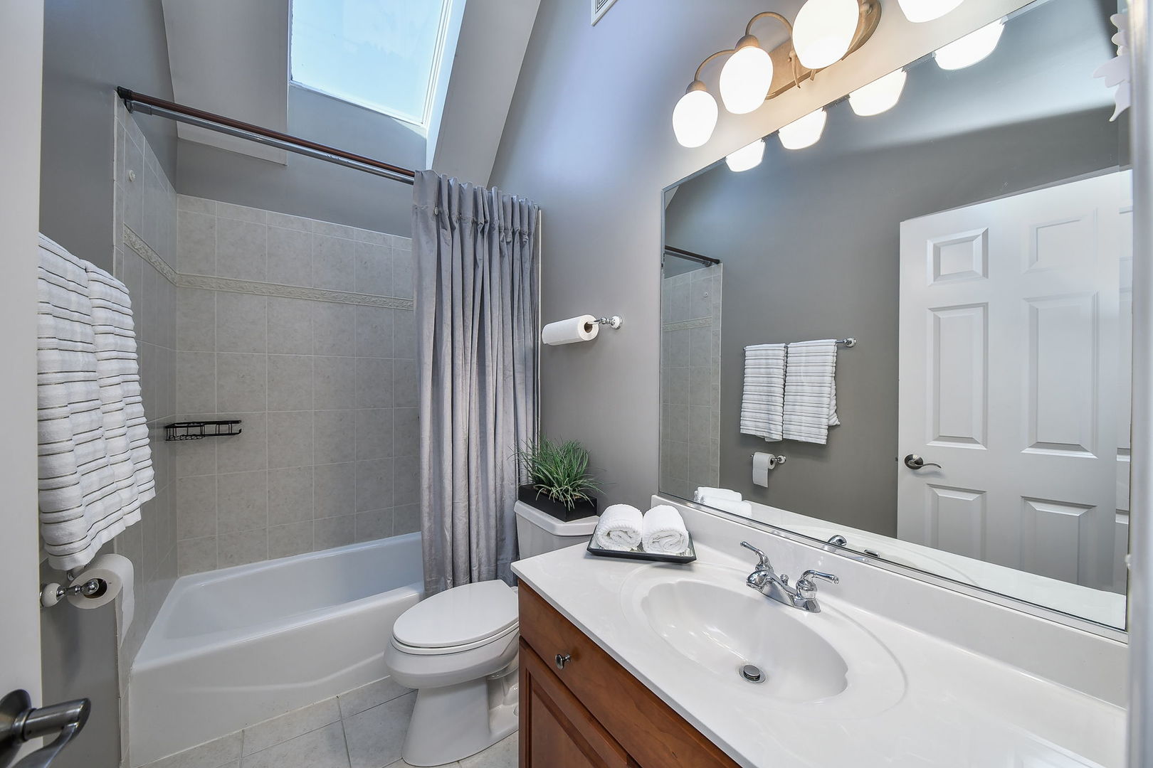 2574 Spring Green Way Batavia, IL 60510 - Photo 17 of 31 Gallery Image 17