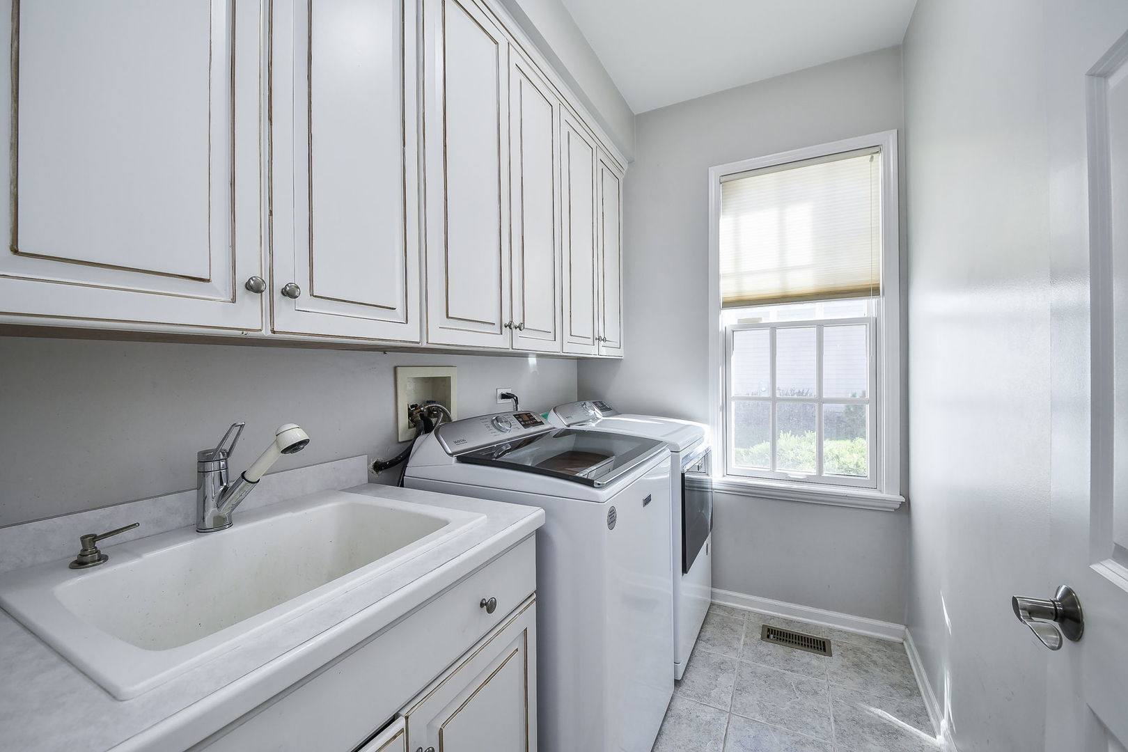 2574 Spring Green Way Batavia, IL 60510 - Photo 8 of 31 Gallery Image 8