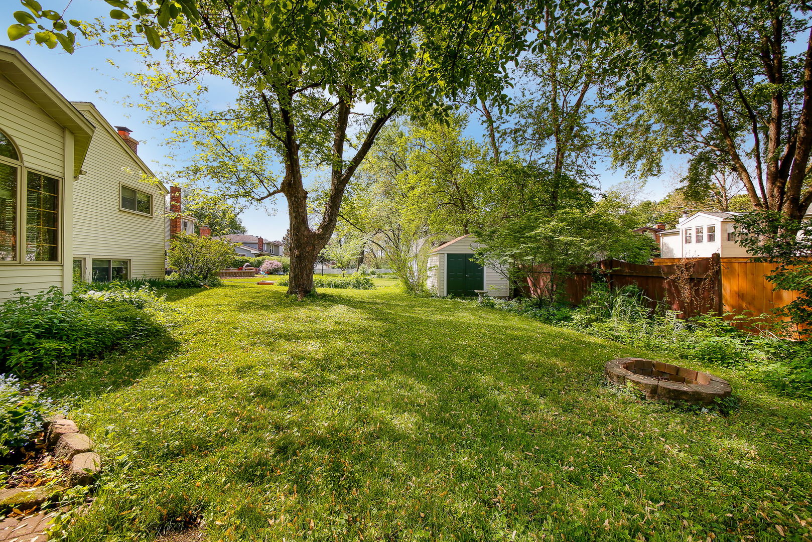 417 South River Road Naperville, IL 60540 - Photo 26 of 27 a backyard of a house with lots of green space