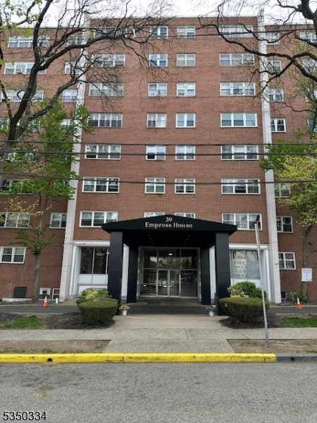 39 East 39th Street, Unit 2L Paterson, NJ 07514 - Photo 14 of 14 a front view of a building