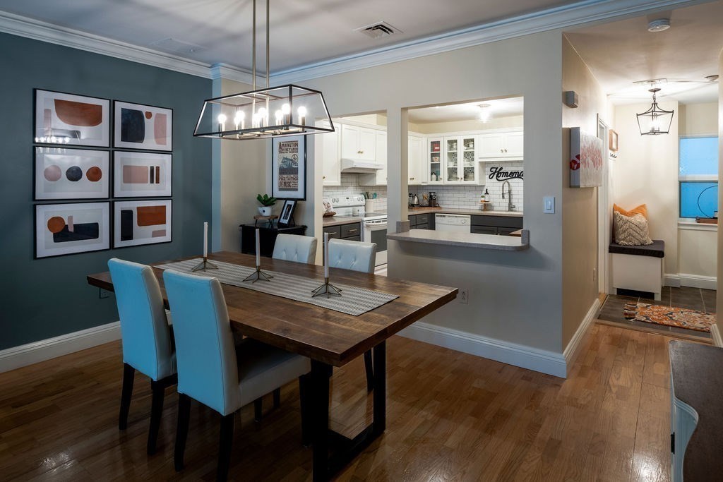 28 Ober Road, Unit Q Newton, MA 02459 - Photo 3 of 18 Gallery Image 3