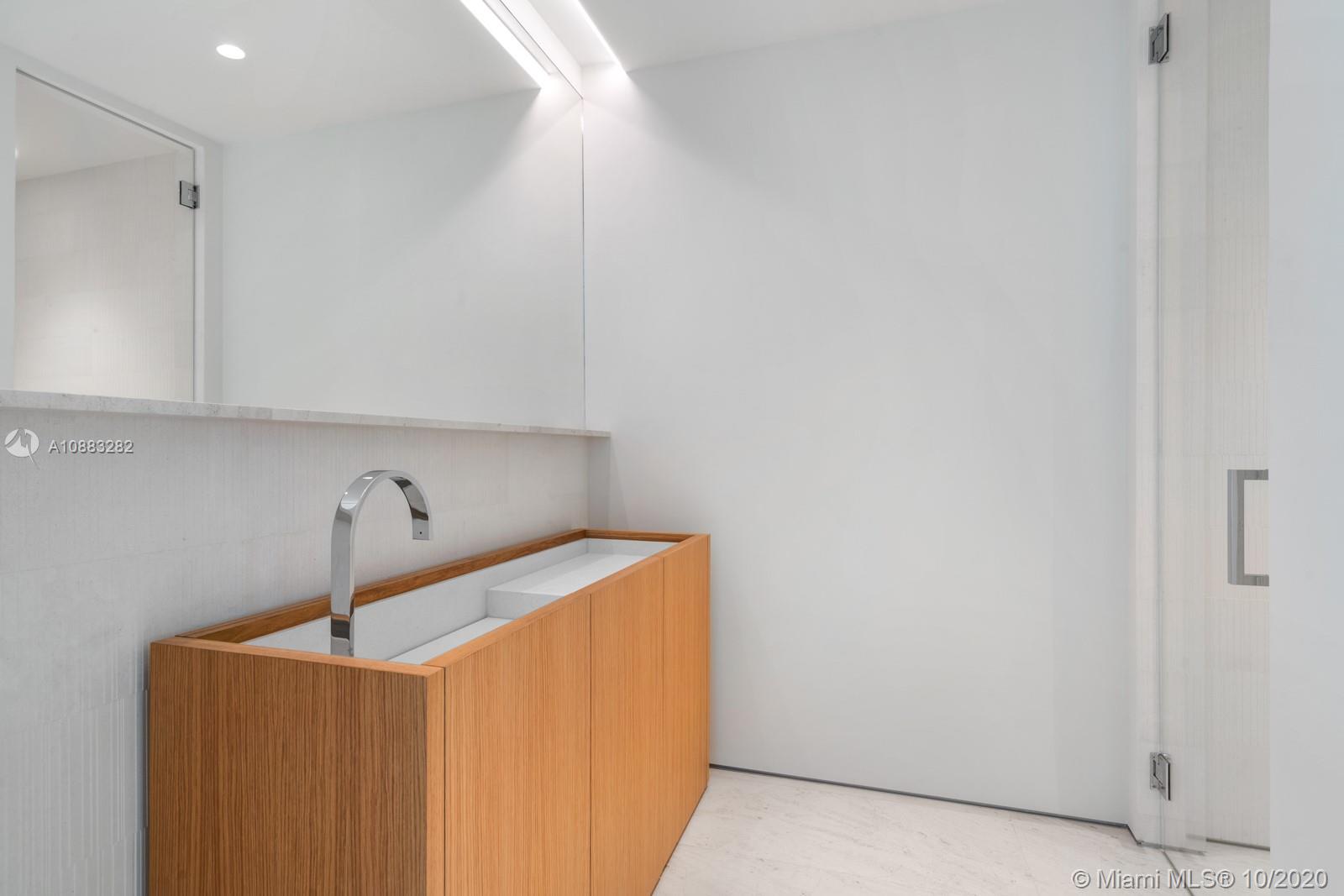 360 Ocean Drive, Unit PH1S Key Biscayne, FL 33149 - Photo 4 of 30 a utility room with dryer and washer