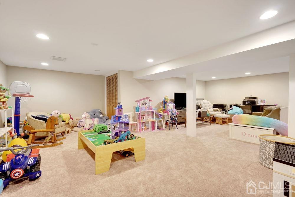 58 Preston Road Colonia, NJ 07067 - Photo 16 of 22 Gallery Image 16