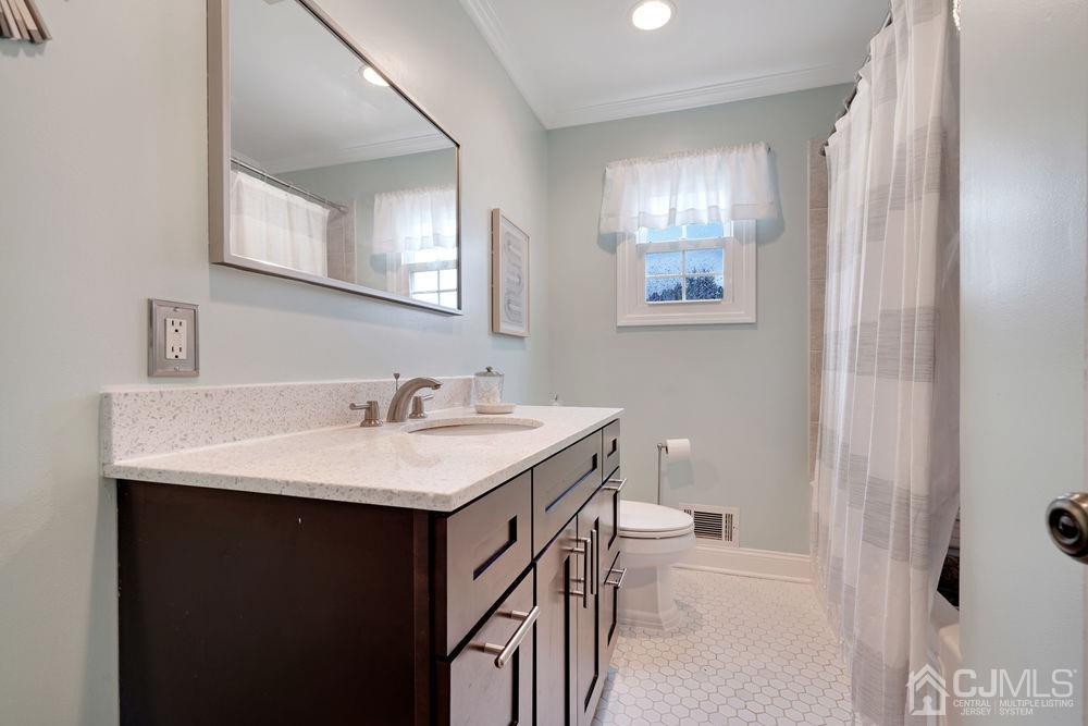 58 Preston Road Colonia, NJ 07067 - Photo 18 of 22 Gallery Image 18