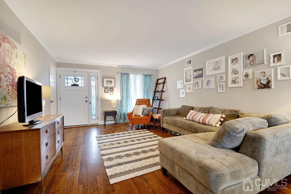 58 Preston Road Colonia, NJ 07067 - Photo 4 of 22 Gallery Image 4