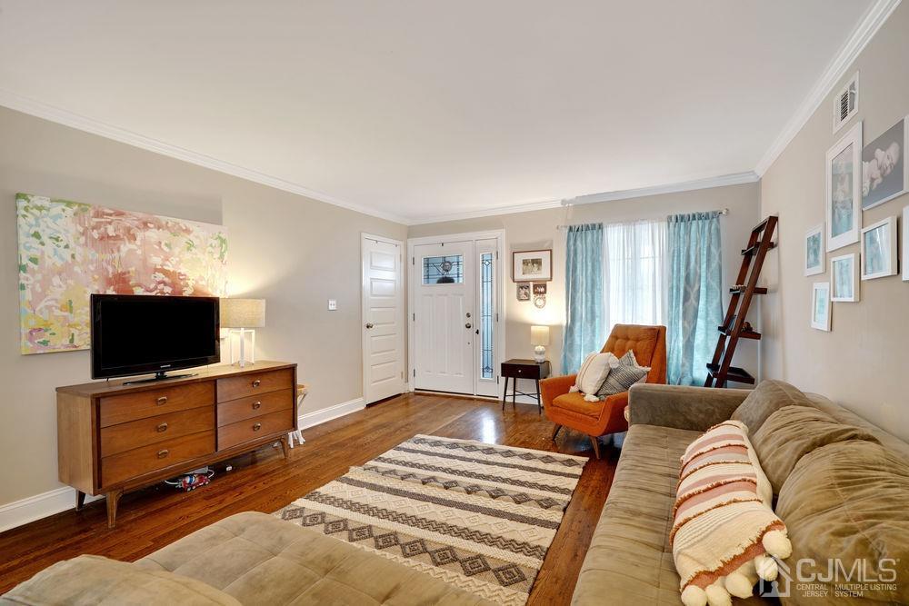 58 Preston Road Colonia, NJ 07067 - Photo 5 of 22 Gallery Image 5