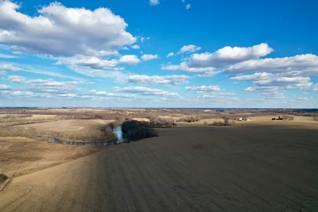 $2,722,500 | 0 West Winneshiek Road, Freeport, IL 61032