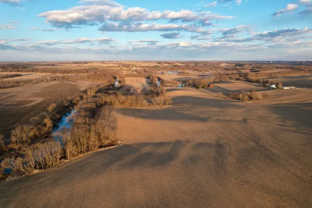 $2,722,500 | 0 West Winneshiek Road, Freeport, IL 61032