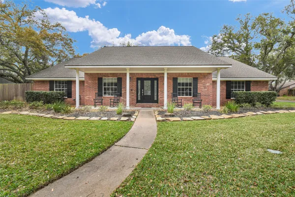 $597,000 | 52 Dewberry Court, Lake Jackson, TX 77566