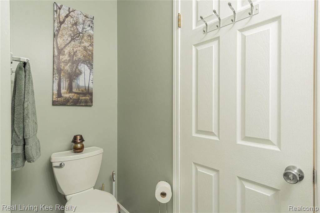 2160 Warrington Road Rochester Hills, MI 48307 - Photo 33 of 55