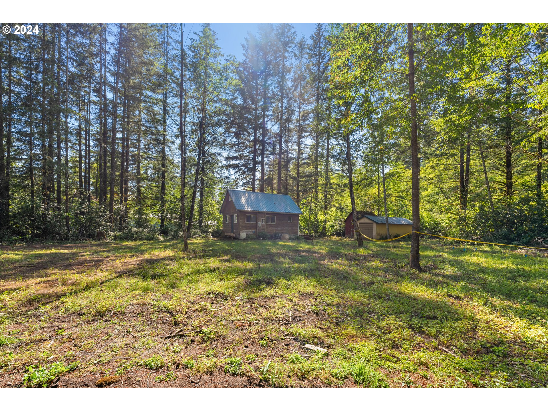 14644 Lewis River Road Ariel, WA 98603 - Photo 4 of 28 a swimming pool with trees in the background