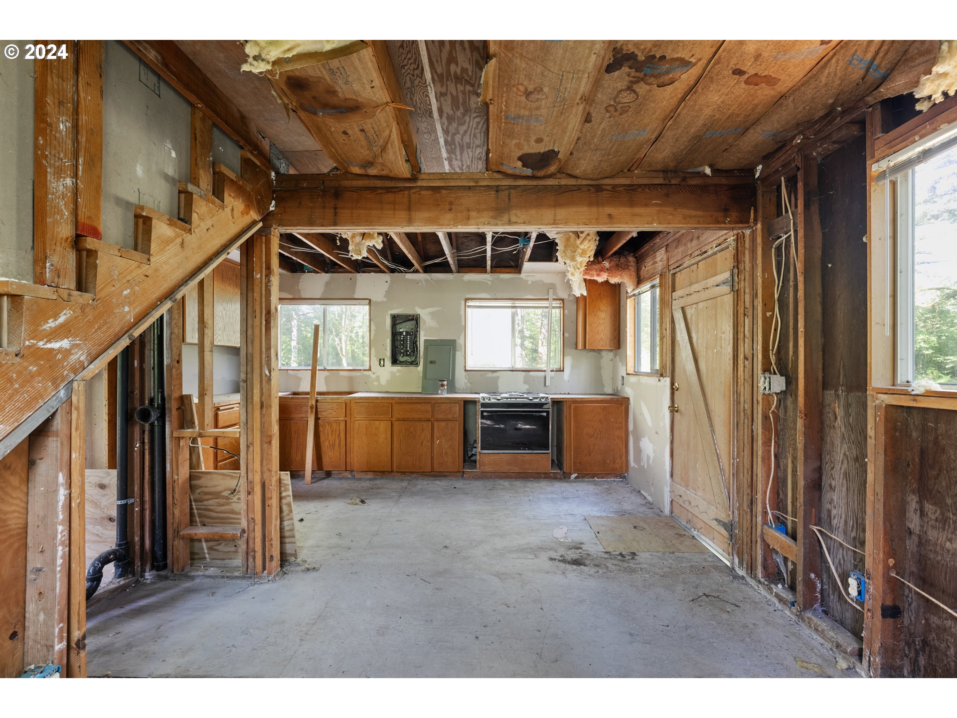 14644 Lewis River Road Ariel, WA 98603 - Photo 6 of 28 a view of entryway and hall with wooden floor